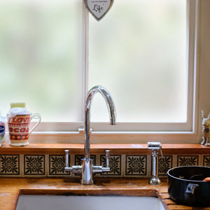 2D窓飾りフィルム 窓ガラス フィルム ガラス目隠しシート UVカット 飛散防止 すりガラス調 ホワイト - ONEKOTO